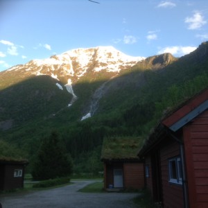 Hütten unterhalb des Gletschers